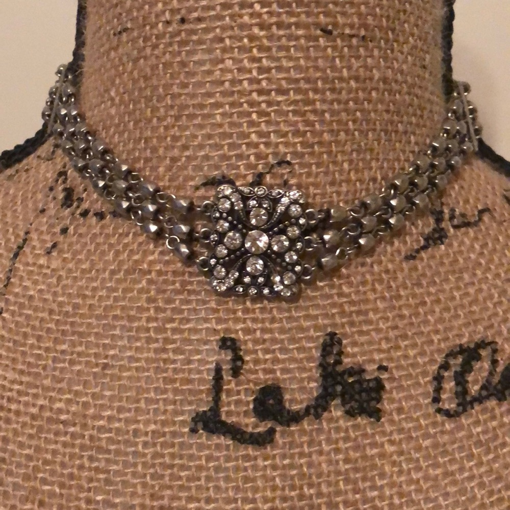 Stunning adjustable choker necklace